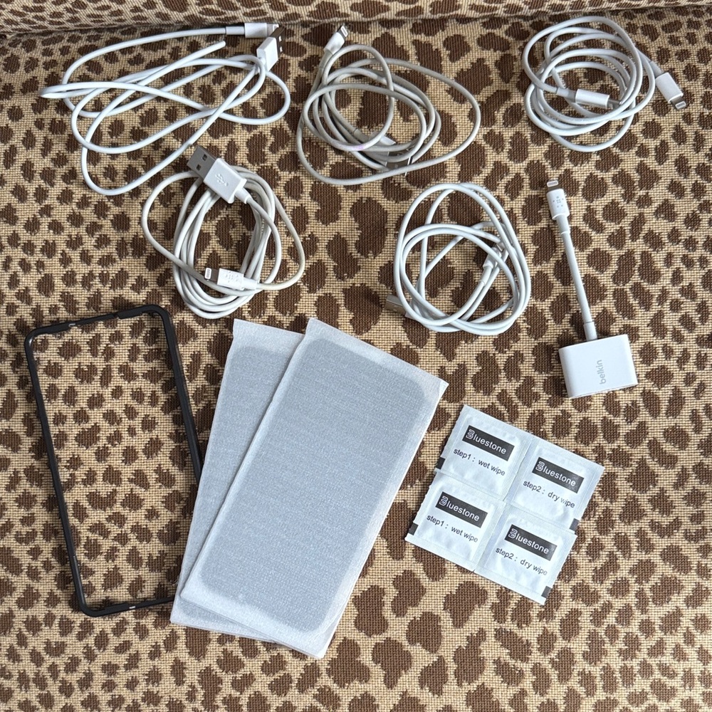 5 lightening charging cables, Belkin Audio+Charge & 2 privacy screen protectors